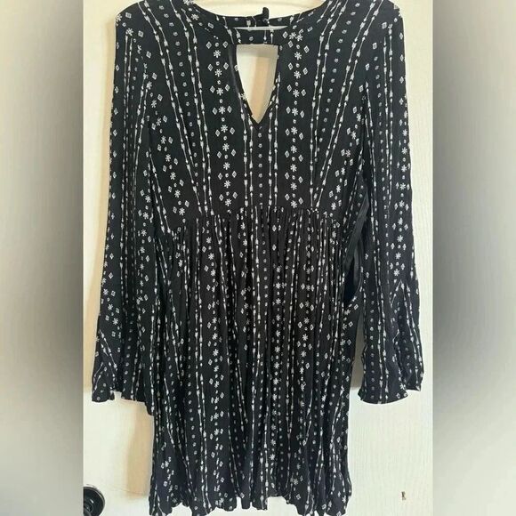 Hem & Thread Black & White Long Sleeve Dress | Size Large | Chic Print - Picture 1 of 9